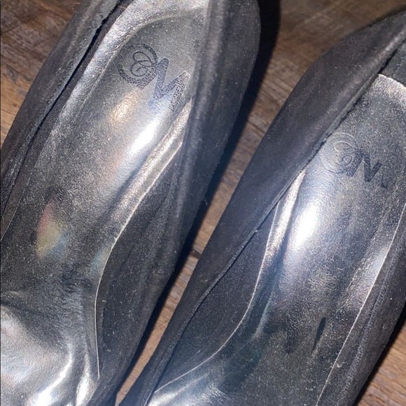 Black heels. Size 6. Gently used. - Picture 4 of 4